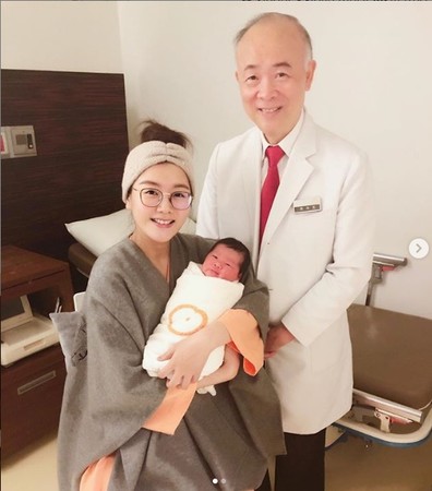 恭喜陶嫚曼顺利生下女儿双鱼小猪宝萌照曝光