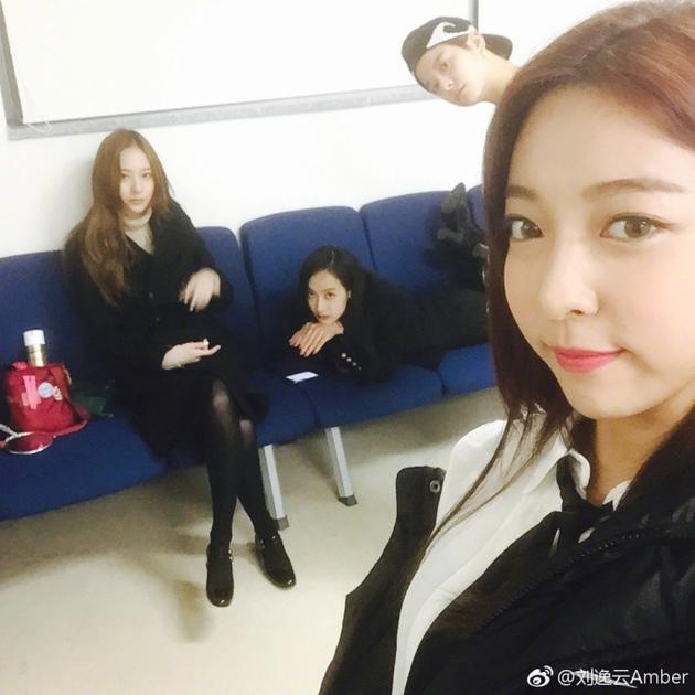 Amber晒fx四人合照庆成团九周年 我们一起加油 娱乐新闻 天秦新闻网