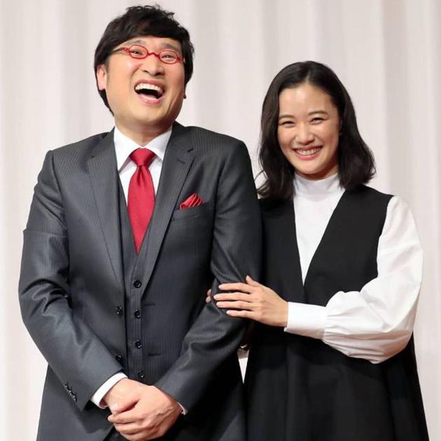 年6月闪婚的女星苍井优与谐星老公山里亮太首度上榜便打入三甲