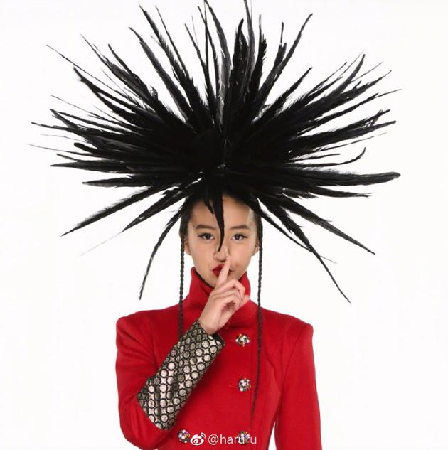 爆炸的头发让人一言难尽.