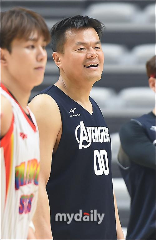 jyp老板朴振英宣布升级当爸孩子将于明年1月出生