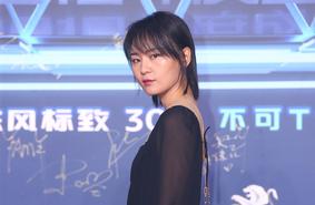 周笔畅黑色露背装性感撩人