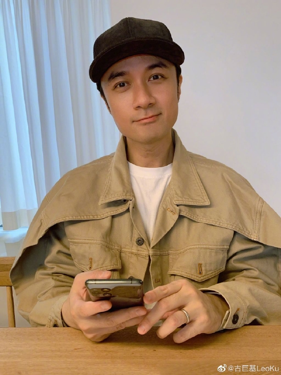 古巨基发博为经纪人霍汶希纪录片打call