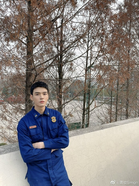 龚俊晒照告别你好火焰蓝张家齐留言直夸好帅