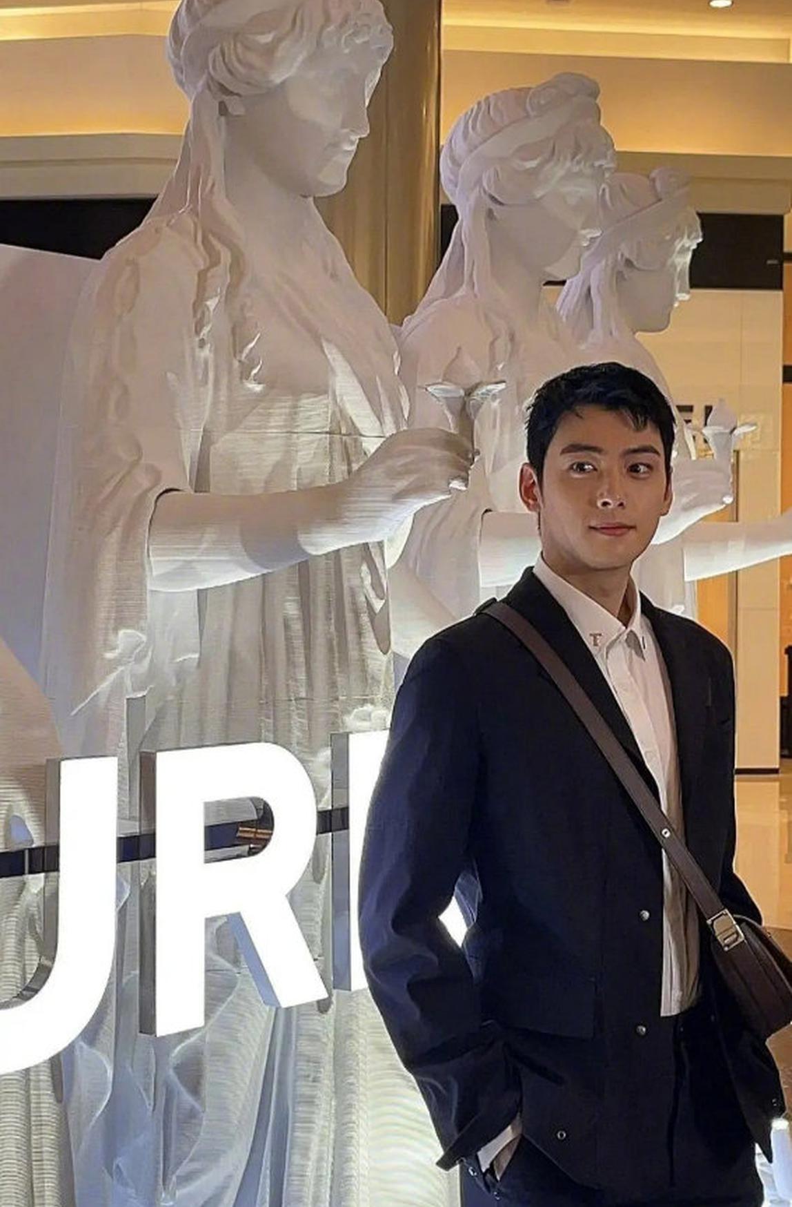 组图：胖了？车银优最新活动生图曝光 脸变圆润略发福