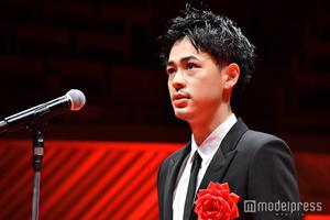 成田凌获每日电影最佳男主 出席典礼谈演艺事业_手机新浪网