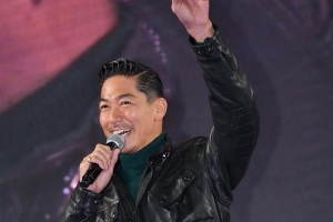 黑泽良平庆世界杯日本队获胜 孩子抓周会放球类