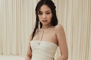 JENNIE运动摔倒致脸部受伤 发文给粉丝们报平安封面图