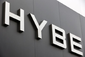HYBE将把SM娱乐股票卖给KAKAO 获利预计超过6亿元封面图