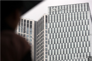 韩国KAKAO成为SM娱乐最大股东 持股比例接近40%封面图