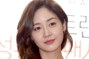 韩女星成宥利丈夫涉嫌诈骗 与朴敏英前男友有私交封面图