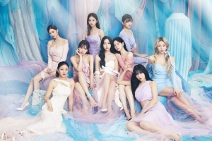 TWICE将发行日本第十张单曲 封面照蓝粉风格柔美封面图