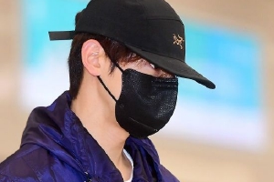 车银优抵达韩国机场 眼睛红肿低头疾行眉头紧锁封面图