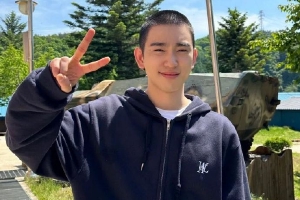 韩星朴珍荣正式入伍服兵役 剃平头晒照告别粉丝封面图