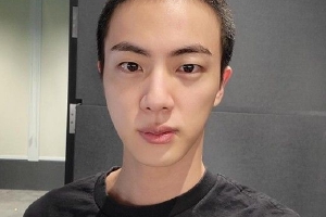 韩女军医擅离职守为金硕珍注射疫苗 已被内部调查封面图