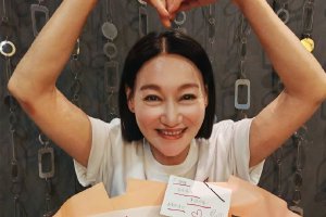 红姐的宝贝好多！惠英红向多位圈中好友说我爱你封面图