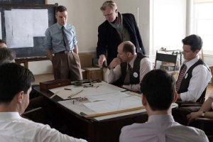 《奥本海默》曝光新剧照 豪华卡司齐聚封面图