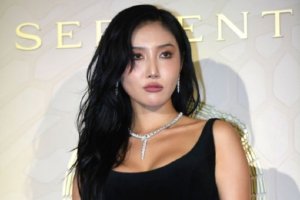 曝MAMAMOO成员华莎与大12岁的企业家恋爱5年封面图