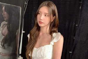 朴叙俊绯闻女友发布近照 穿白裙露蛮腰秀好身材封面图