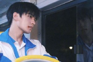 杨洋回应宋焰送许沁安全锤：下次可以再挑挑封面图