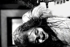 画风阴森可怖 《驱魔人》新片发布海报封面图