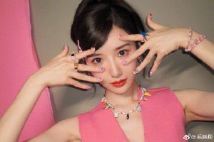 毛晓彤方否认被王楚然抢角 称网传定妆照为假封面图