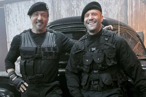 《敢死队4》发布新预告 场面火爆动作戏硬核封面图