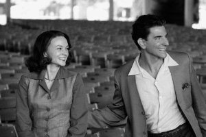 《音乐大师》曝剧照 库珀穆里根演绎传奇爱侣封面图