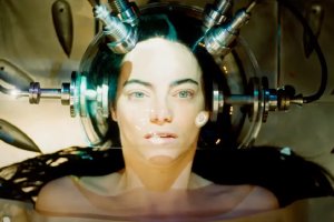 科学怪人加载中 《可怜的东西》画风奇异封面图