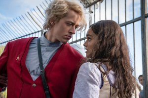 《饥饿游戏：鸣鸟与蛇之歌》发剧照 燃青春战火封面图