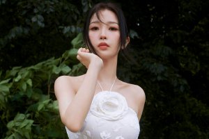 翻牌粉丝玩梗阿云嘎引争议 虞书欣发文道歉封面图