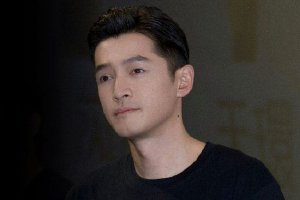 胡歌回母校宣传《不虚此行》 喊话我们也需要票房封面图