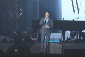 王力宏演唱会喊粉丝重新开始 反问是否流量最重要封面图