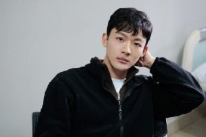 张晚意告别《父辈的荣耀》：愿兴杰在岁月中长兴封面图