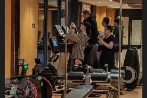 网友七夕曾偶遇钟楚曦侯雯元 两人一同现身健身房封面图