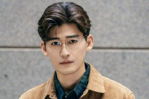 央华版《如梦之梦》官宣 张翰将出演“五号”一角封面图