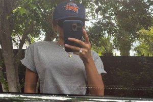 赞达亚回应无名指戴戒指 否认与荷兰弟订婚传闻封面图