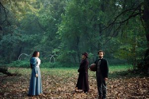 《可怜的东西》发布特辑 走进迷幻未来世界封面图