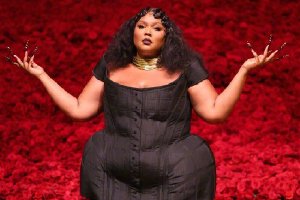 Lizzo要求法官驳回性骚扰指控 称3名伴舞无权索赔封面图