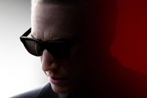 《法拉利》发布海报 亚当·德赖弗回溯经典封面图