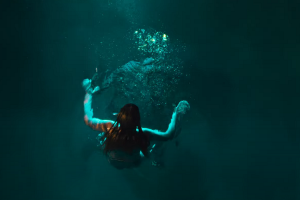 《暗泳》发布新预告 泳池水下恐惧蔓延封面图