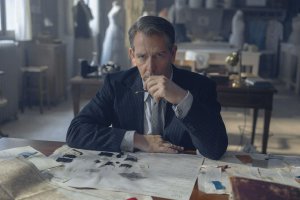 《新风貌》发布剧照 聚焦迪奥香奈儿的时尚史封面图