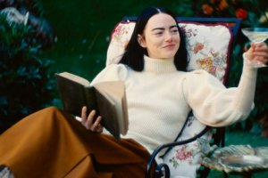 《可怜的东西》发布幕后特辑 艺术指导出彩封面图