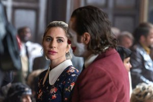 华金Gaga上演二联性精神病 《小丑2》曝新剧照封面图