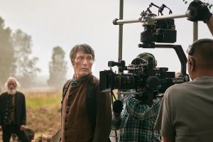 史诗片《乐土》发布新预告 麦斯·米科尔森主演封面图