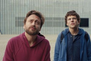 《真正的痛苦》首映获高口碑 艾森伯格自导自演封面图