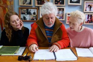 朱丽安·摩尔加盟《隔壁的房间》 合作斯文顿封面图