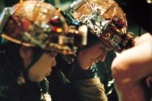 《拯救地球！》翻拍英语版 兰斯莫斯再合作石头姐封面图