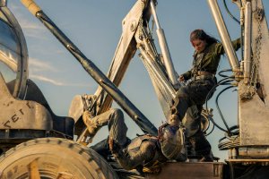 《疯狂的麦克斯：狂暴女神》发剧照 画风狂野封面图