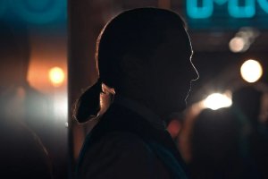 《成为卡尔·拉格斐》发布预告 聚焦传奇老佛爷封面图